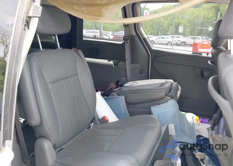 2005 Dodge Grand Caravan Sxt z USA, uszkodzony, nr VIN 2D4GP44L85R443261